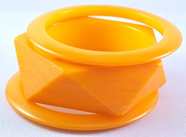 BB135 butterscotch bangles